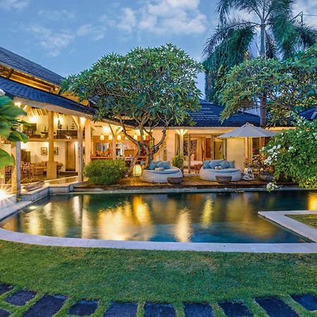 Villa Cinta Damai - Stunning & Stylish 4Br Luxury Villa In The Heart Of Seminyak, Just A 10-Min Walk To The Beach Kültér fotó