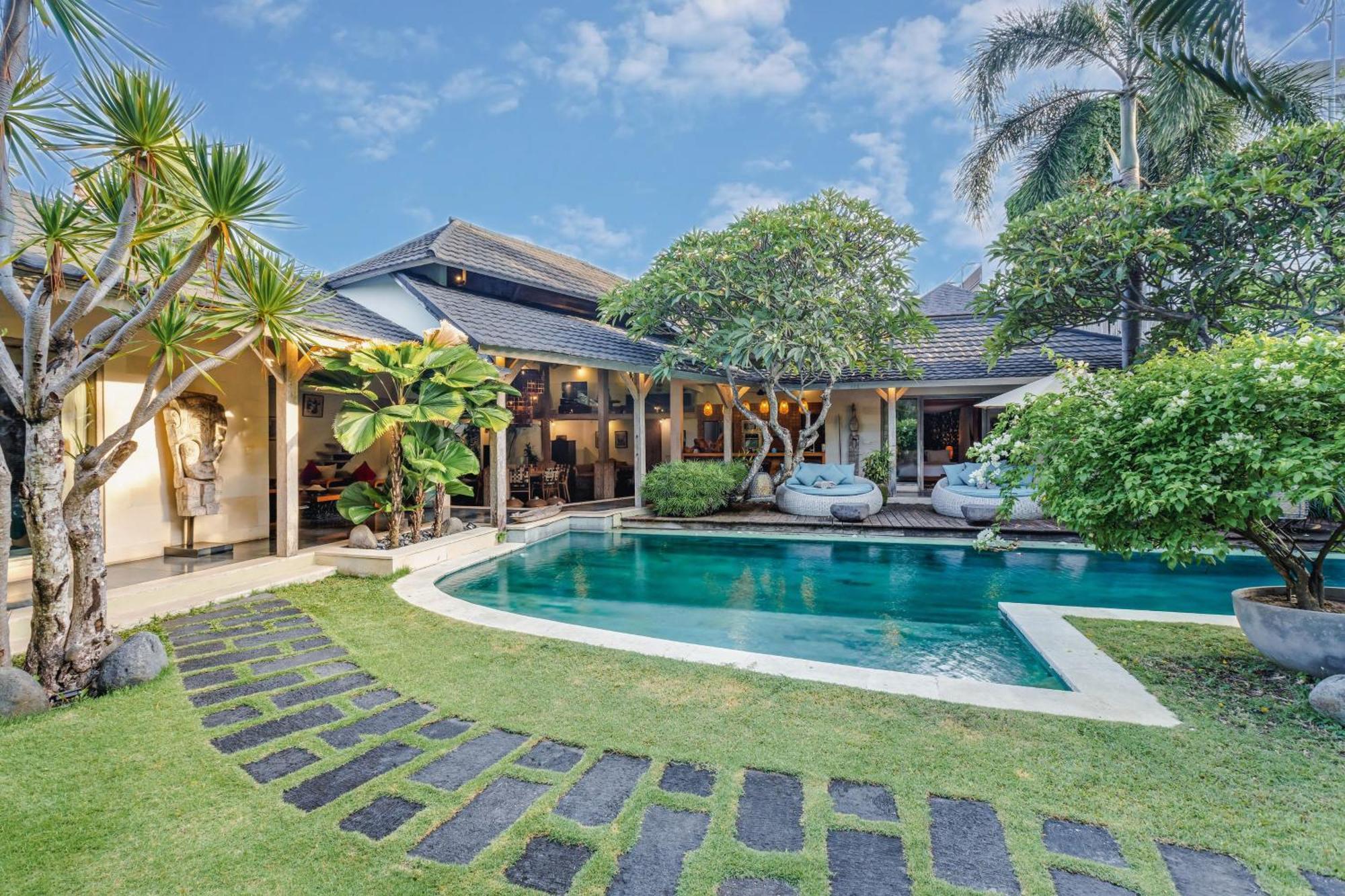 Villa Cinta Damai - Stunning & Stylish 4Br Luxury Villa In The Heart Of Seminyak, Just A 10-Min Walk To The Beach Kültér fotó